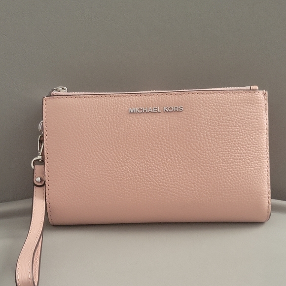 Michael Kors Blush Pink Wristlet - Picture 1 of 6